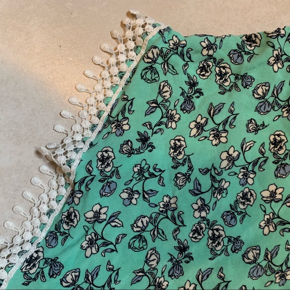 H&M high neck floral tank - Picture 2 of 2